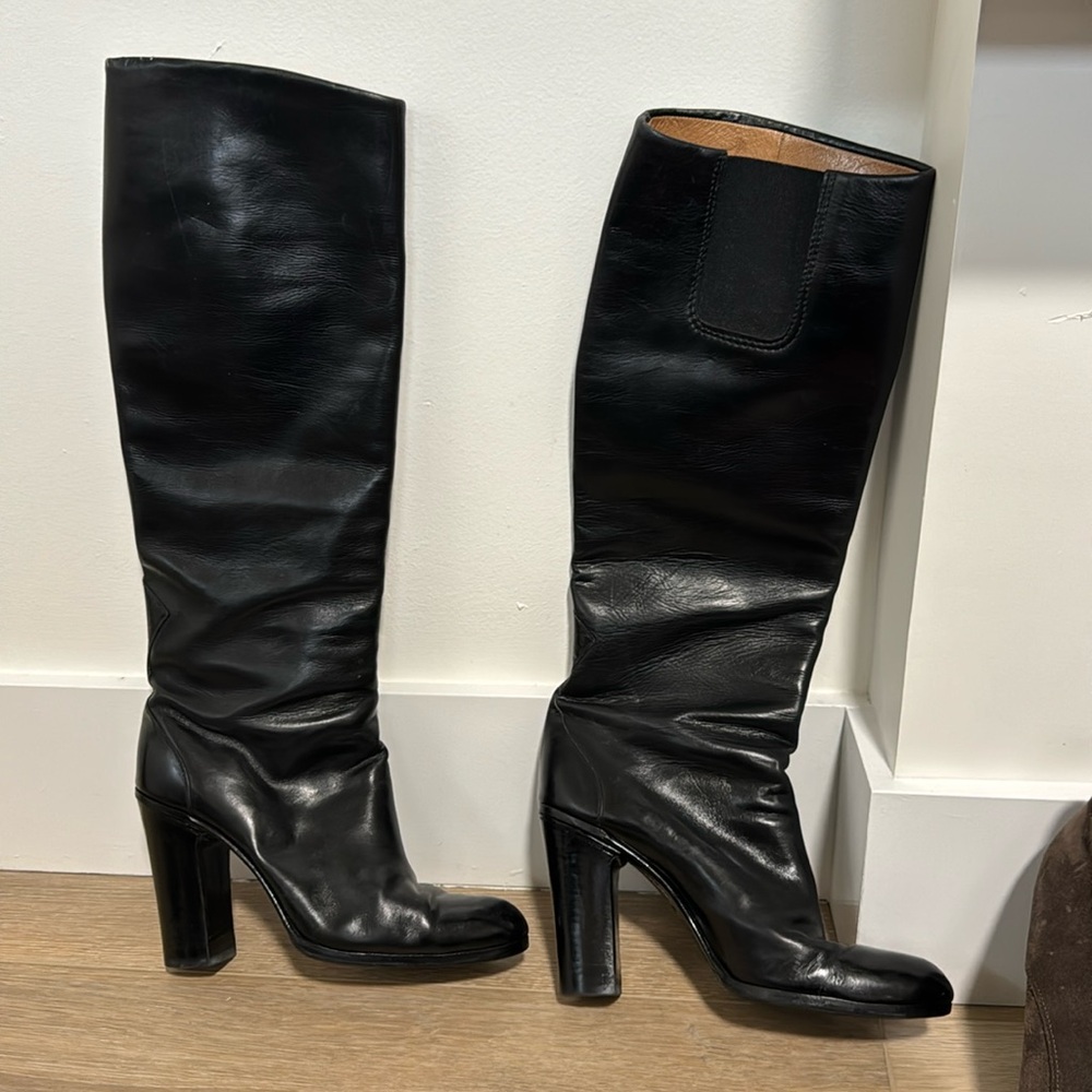 Vintage Maude Frizon Black leather boots. Sz 39 1/2, 4 in heels. calf leather.